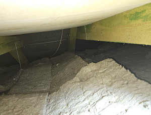 Zateplení stropu rodinného domu pomocí foukané izolace